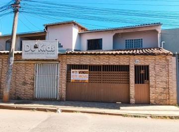 Casa de 3 quartos, São Sebastião · EXCELENTE SOBRADO COM 3 SUITES, NA COMERCIAL SÃO JOSÉ