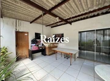 Casa · 250m² · 3 Quartos · 2 Vagas · Casa Residencial de 3 Quartos em Uberlândia - Pacaembu Norte, 250m² por R$350.000