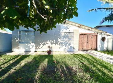 Casa · 4 Quartos ·
Casa com 4 dormitórios em Atlântida Sul