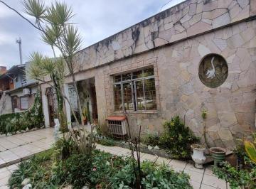 Casa · 299m² · 3 Quartos · 5 Vagas · Linda residência com 3 dormitórios no Bairro Cavalhada.