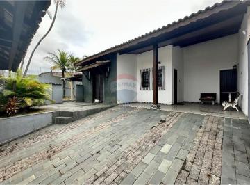 Casa · 190m² · 3 Quartos · 4 Vagas · Casa Estanque com Estilo para Alugar em Peruíbe!