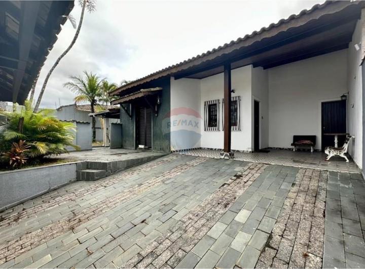 Casa Estanque com Estilo para Alugar em Peruíbe!