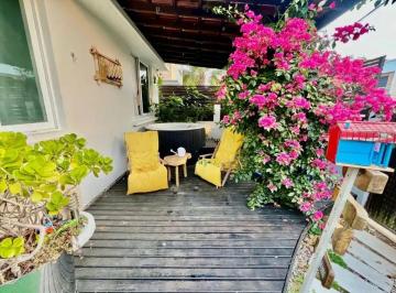Casa de 3 quartos, Florianópolis · Casa moderna com área gourmet e jacuzzi – Campeche, Florianópolis