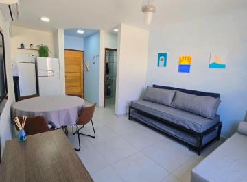 sala · Apto a 30m da praia com 1 suite + 1 banh, 1 gar, 1 hb