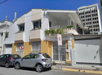Casa · 308m² · 6 Quartos · 4 Vagas · Casa com 6 quartos e 307m² de área privativa no bairro Centro