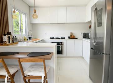Cozinha · Casa com 3 suítes, 126m², próxima à praia, por R$ 1.699.000 Cachoeira Bom Jesus