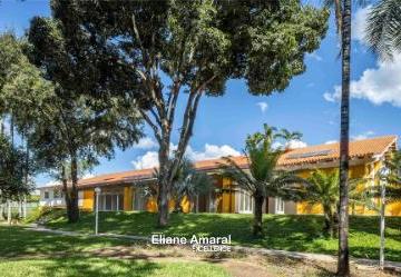 153070_918601db-bcb7-4ea4-a6b2-e422605eef13.png · SHIS QI 5 - “Uma casa onde a arquitetura encontra a arte de Athos Bulcão.”