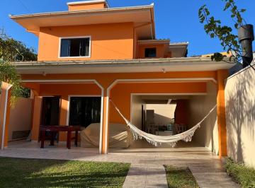 Casa · 160m² · 4 Quartos · 3 Vagas · Casa Mobíliada com 4 Suítes à Venda no Centro Histórico-Garopaba/SC