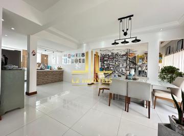 Apartamento · 200m² · 3 Quartos · 1 Vaga · APARTAMENTO - 3/4 SENDO 1 SUÍTE - 200M² - NASCENTE - GRAÇA