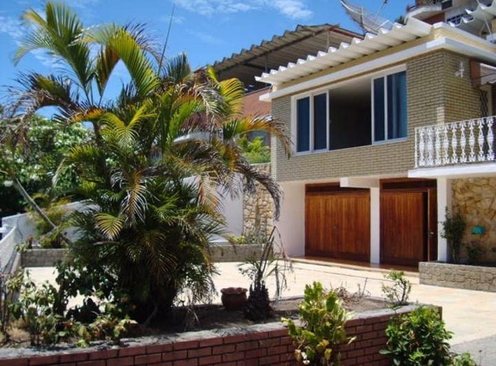Foto do imóvel - Casa linear, está localizada no bairro Jardim Guanabara, 346 metros quadrados, com três quartos.