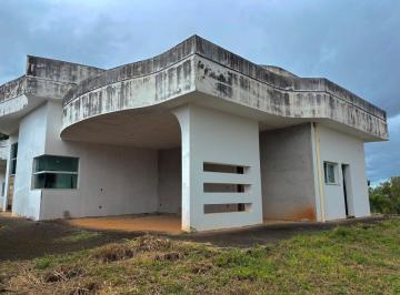 Casa de 4 quartos, Itapira · Ampla e espaçosa casa situada na parte alta e nobre do bairro Santa Marta.