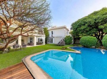 Casa · 1100m² · 4 Quartos · 6 Vagas · 
                                Barra da Tijuca | Casa 4 quartos, sendo 4 suites
                  