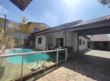 Casa de 4 quartos, Matinhos · Casa no centro de Matinhos com 4 quartos e piscina