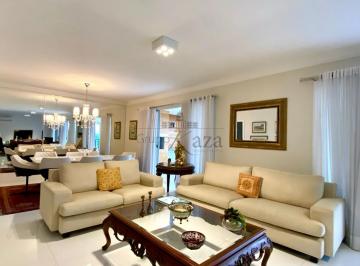 Apartamento · 216m² · 3 Quartos · 4 Vagas · Apartamento à Venda - Campo Belo - 3 Quartos(suítes).