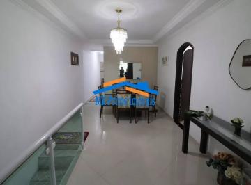 Casa · 300m² · 3 Quartos · 2 Vagas · Casa 300m² com 3 quartos sendo 1 suíte no Rochedale