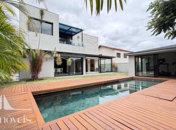 Casa · 350m² · 5 Quartos · 6 Vagas · EXCELENTE CASA ALPHAVILLE 2, COM 5 SUÍTES, MODERNA E COMPLETA!