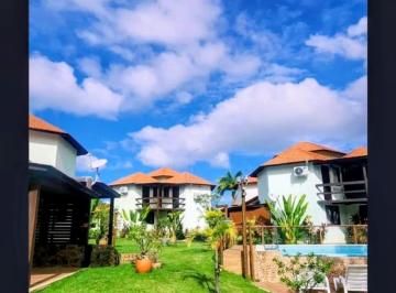 Foto 01 · Casa em Condomínio à Venda em Itacimirim, Camaçari-BA: 1 Quarto, Suíte, Segurança e Piscina Inclusos