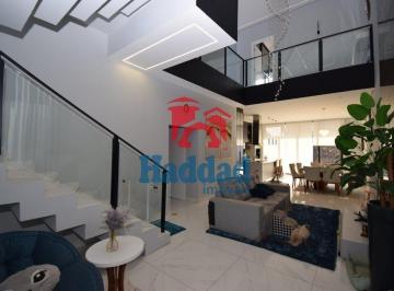 Casa · 318m² · 3 Quartos · 2 Vagas · SOBRADO EM CONDOMÍNIO FECHADO