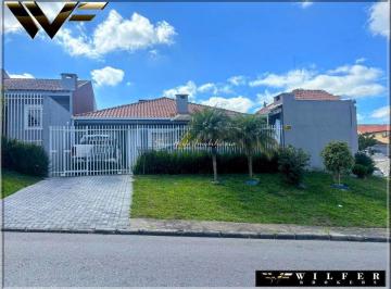 Casa · 104m² · 3 Quartos · 2 Vagas · Casa de Esquina com 3 Quartos, Suíte e Espaço Gour
