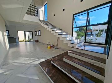 Casa · 214m² · 3 Quartos · 2 Vagas · Casa com 214 m² e 3 quartos à venda em Atami