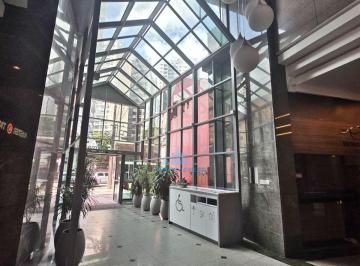 Comercial en Venda de 3 quartos Centro · Sala comercial divisa com o Batel em Curitiba.