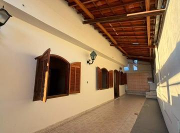 Casa · 237m² · 4 Quartos · 2 Vagas · Conforto e Lazer Completo: Casa Ampla com 4 Quartos, Suíte e Área Gourmet