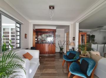 Casa · 300m² · 4 Quartos · 4 Vagas · Casa Padrão em São José dos Campos