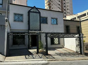 Comercial · 114m² · 1 Vaga · Casa comercial em Santana com salas, 2 banheiros, recepção e uma vaga.