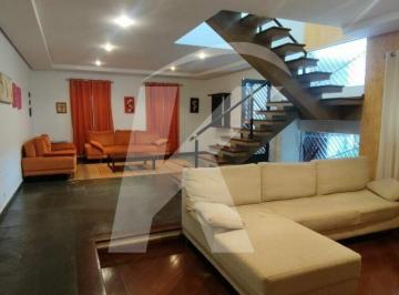 Casa · 288m² · 4 Quartos · 3 Vagas · Sobrado com 4 quartos, sendo 1 suíte, sala, cozinha, 4 banheiros, 3 vagas de garagem