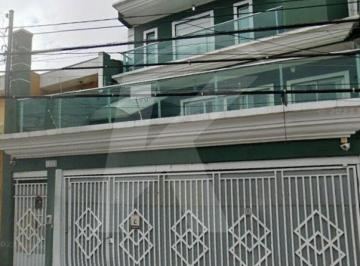 Casa · 340m² · 3 Quartos · 4 Vagas · Sobrado com 340 m² com 3 quartos sendo suíte e 4 vagas de garagem na Vila Gustavo.