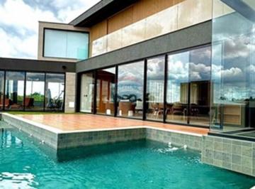 Casa · 520m² · 4 Quartos · 6 Vagas · Luxo para locação no Alphaville Nova Esplanada III em Votorantim: residência sofisticada com lazer c