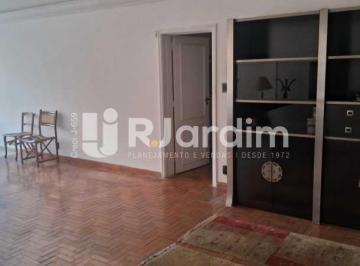 Apartamento · 200m² · 3 Quartos · 2 Vagas · 200m² | 3 Quartos | 2 Suítes | 2 Vagas