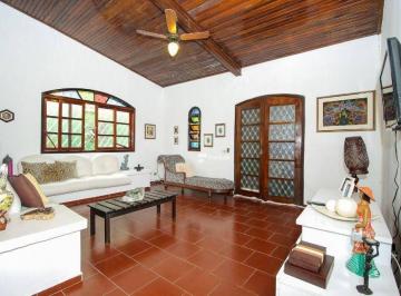 e38cbc742250bd0db2fb4e65830b471e44d19773 · Casa térrea em 2 lotes com piscina, churrasqueira, quintal na Praia da Enseada no Guarujá.