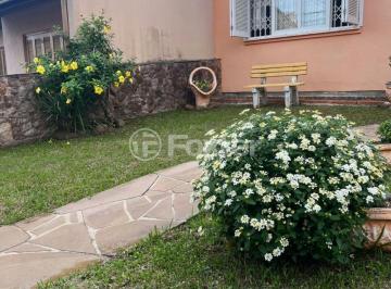 d735c3c9 · Casa, 3 dormitórios, 182 m², em Centro