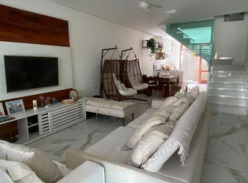 Casa de 3 quartos, São Sebastião · Casa em condomínio disponível para venda na Praia de Juquehy!