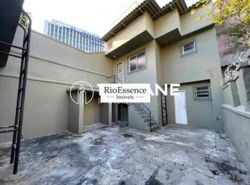 Casa · 140m² · 3 Quartos · Rua Dezenove de Fevereiro - Excelente casa frente de rua com potencial para residência ou comércio.