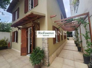 Casa · 550m² · 3 Quartos · 3 Vagas · Casa de rua - / Residencial / Jardim Botânico