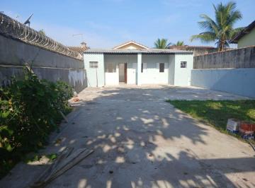 Casa de 2 quartos, Itanhaém · Casa com 2 quartos e espaço para piscina em Itanhaém.