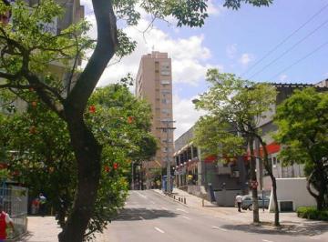 Apartamento Venda de 2 quartos · Apartamento com 2 quartos de 100 m² à venda em Moinhos de Vento