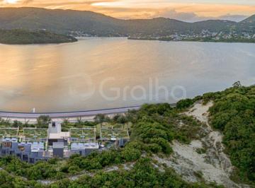 3 · Casa de 252m² com 3 suítes na Lagoa da Conceição