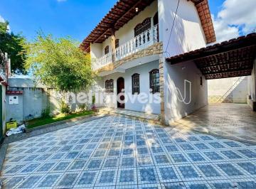 Casa · 180m² · 4 Quartos · 4 Vagas · Casa com 4 Quartos e 4 banheiros à Venda, 180 m²; por R$850.000 no Serrano