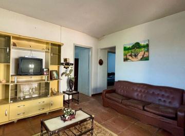 Casa de 2 quartos, Itapira · Chácara de 1.286,59 m². Construção 171,15m². Rua Padre Amorim. Santa Cruz.