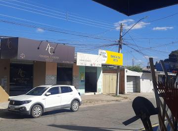 Comercial Venda de 3 quartos · Casa ponto comercial  linha ônibus  enfrente supermecado