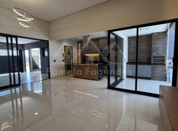 Ambiente integrado, sala tv, sala de estar e cozin · Casa à venda em Bragança Paulista-SP, Villa Verde: 3 quartos, 2 suítes, 2 salas, 3 banheiros, 2 vaga