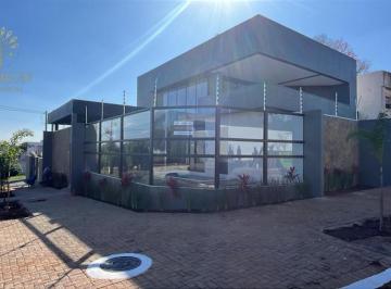 Casa · 150m² · 3 Quartos · 2 Vagas · 3 suítes com piscina em terreno de esquina por R$ 980 mil
