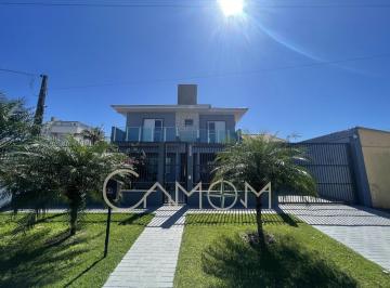 Casa · 294m² · 6 Quartos · 3 Vagas · Excelente Sobrado para Venda em Guaratuba!!