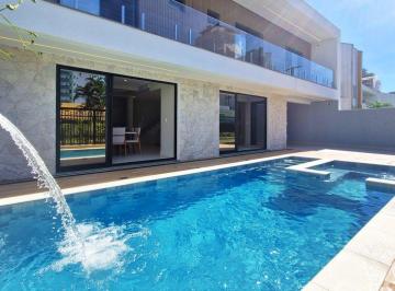 Casa · 225m² · 4 Quartos · 4 Vagas · Casa a Venda em Guaratuba PR, Bairro Centro