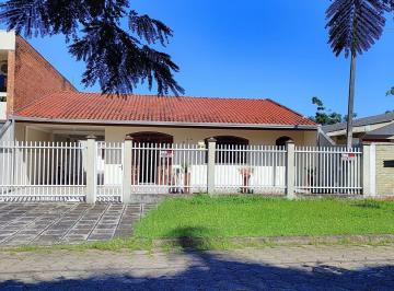 Casa · 110m² · 4 Quartos · 3 Vagas · Excelente residência a venda em Guaratuba, em ótima localização!!