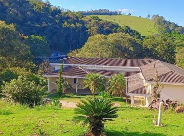 Casa · 310m² · 3 Quartos · 5 Vagas · Refúgio de Alto Padrão em Meio à Natureza | Terreno Amplo + 310m² Construídos