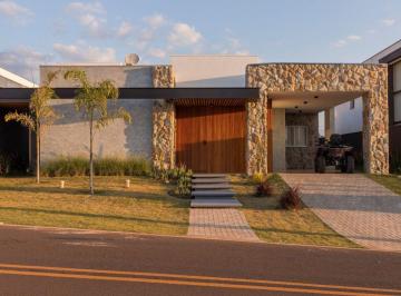 Casa de 3 quartos, Paranapanema · Casa de alto padrão à venda, de 185 m², mobiliada, com piscina e suítes, em condomínio fechado.
